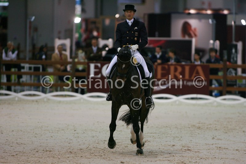 LAUGKS_MEGGLE\'S WELTTALL_MILANO_2011_SS2_2443.jpg